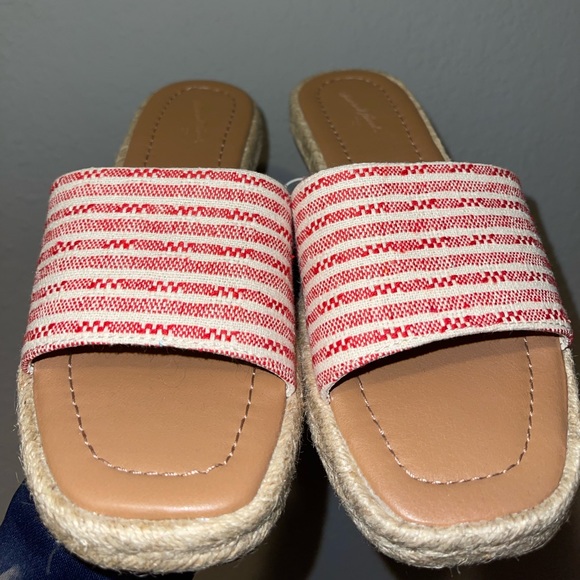 NWT Sandals - Picture 2 of 4